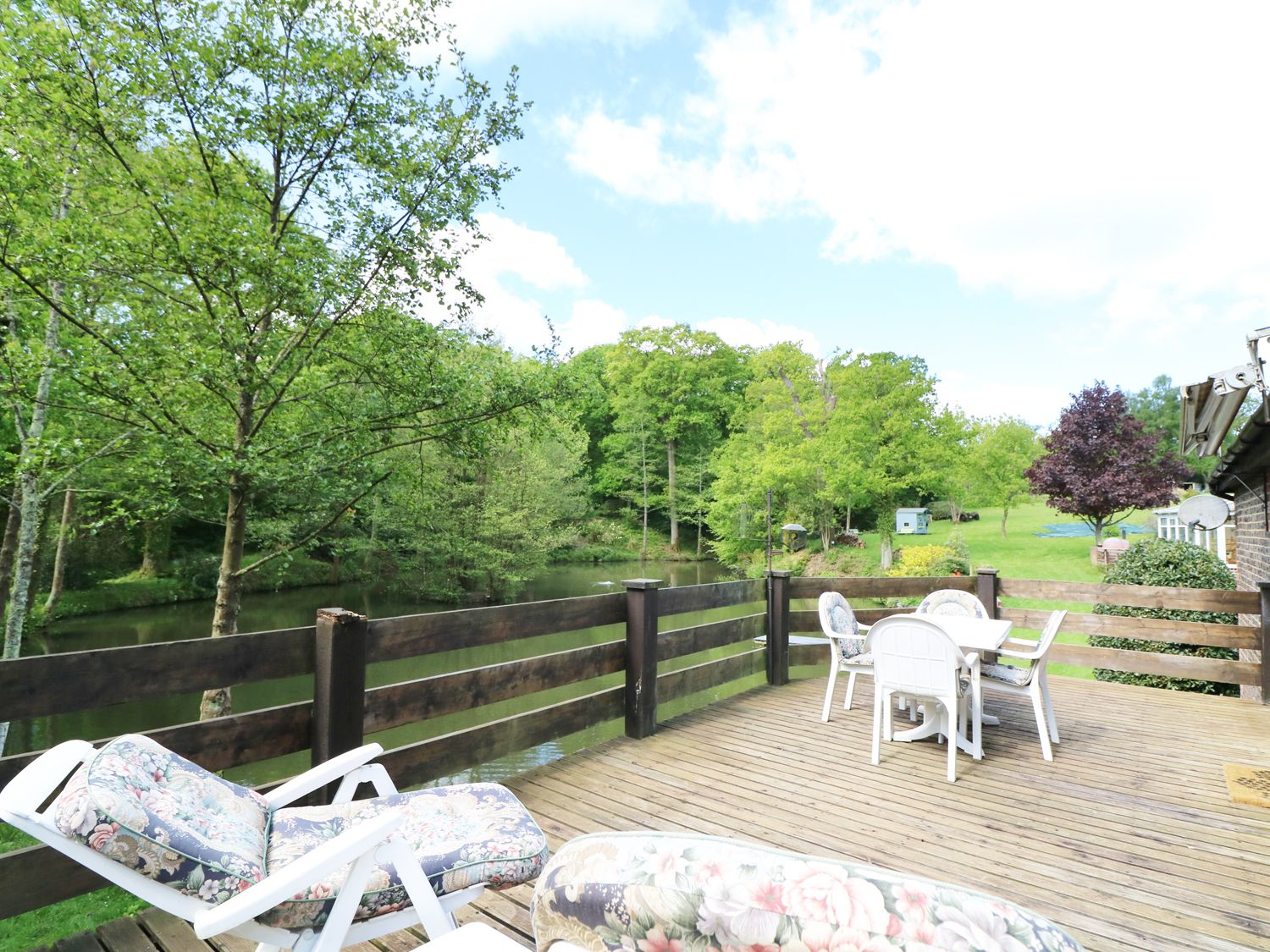 Miswells Cottages - Lake View, West Sussex