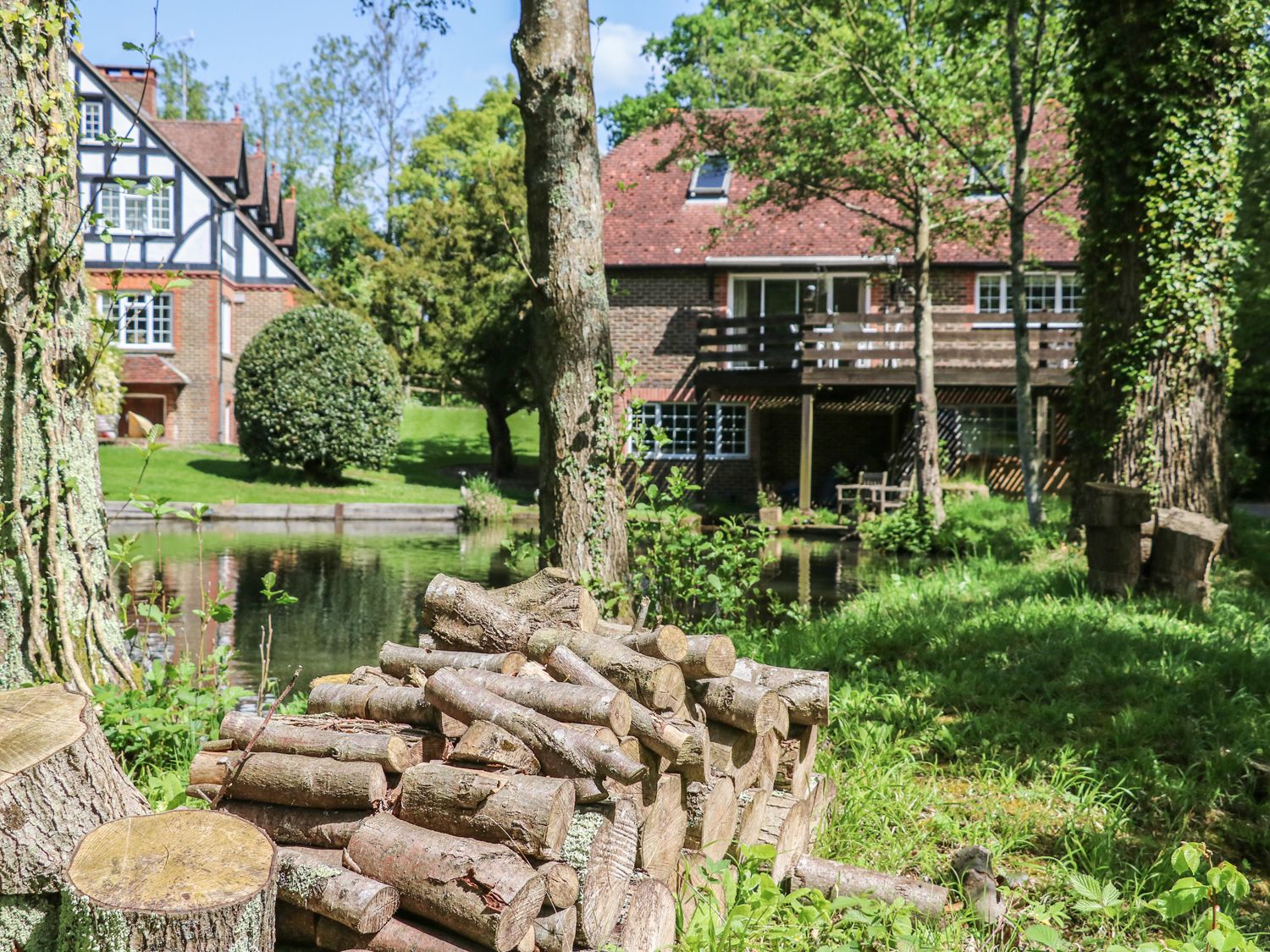 Miswells Cottages - Lake View, West Sussex