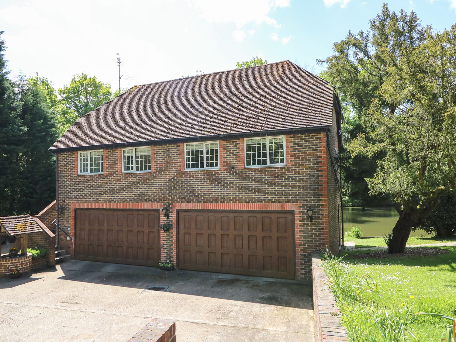 Miswells Cottages - Lake View, West Sussex