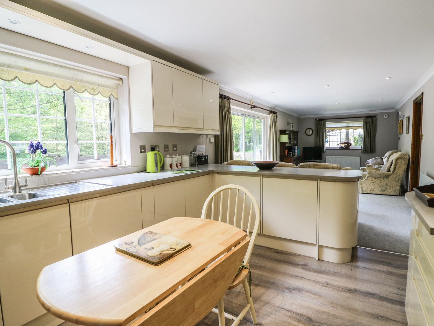 Miswells Cottages - Lake View, West Sussex