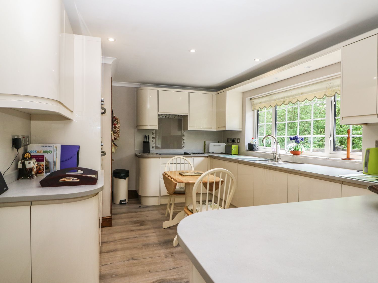 Miswells Cottages - Lake View, West Sussex