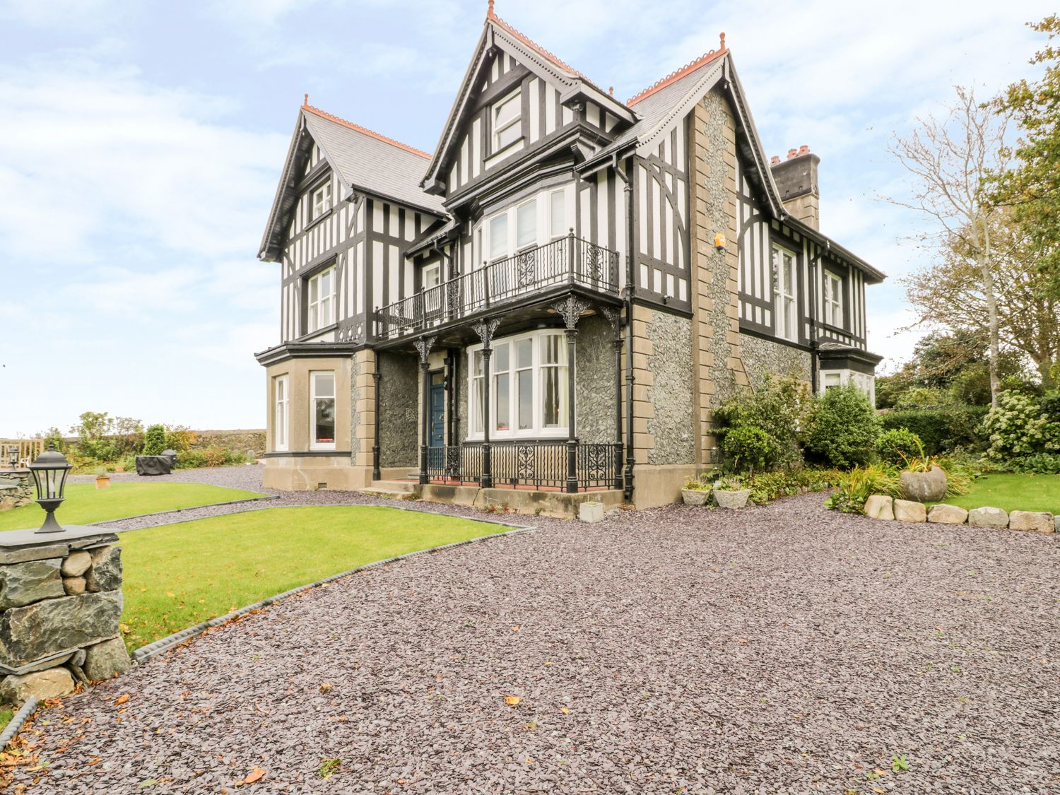 Plas Y Bryn Hall, Llanbedr