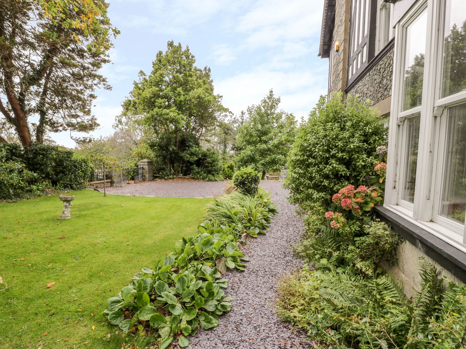 Plas Y Bryn Hall, Llanbedr