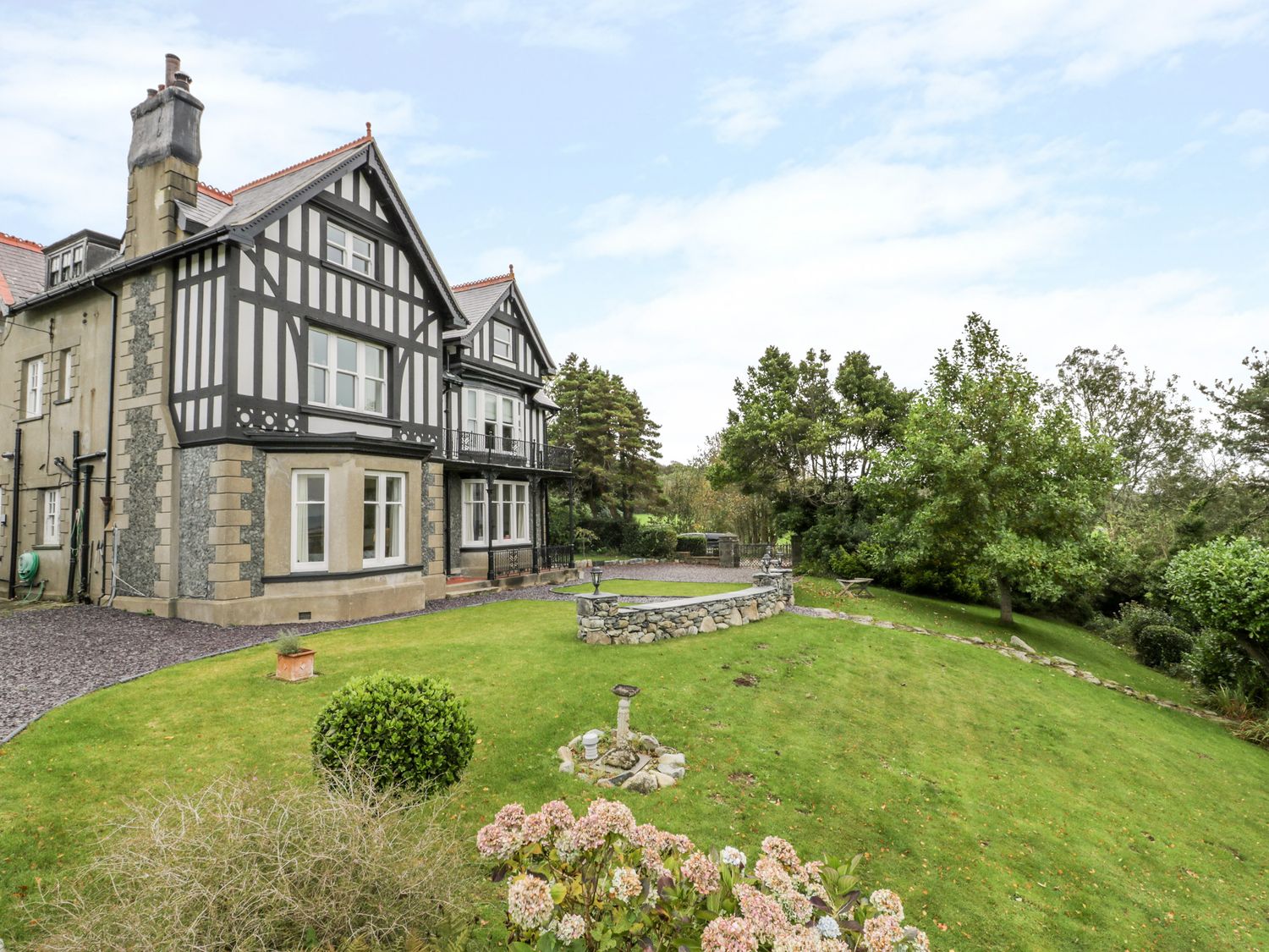 Plas Y Bryn Hall, Llanbedr