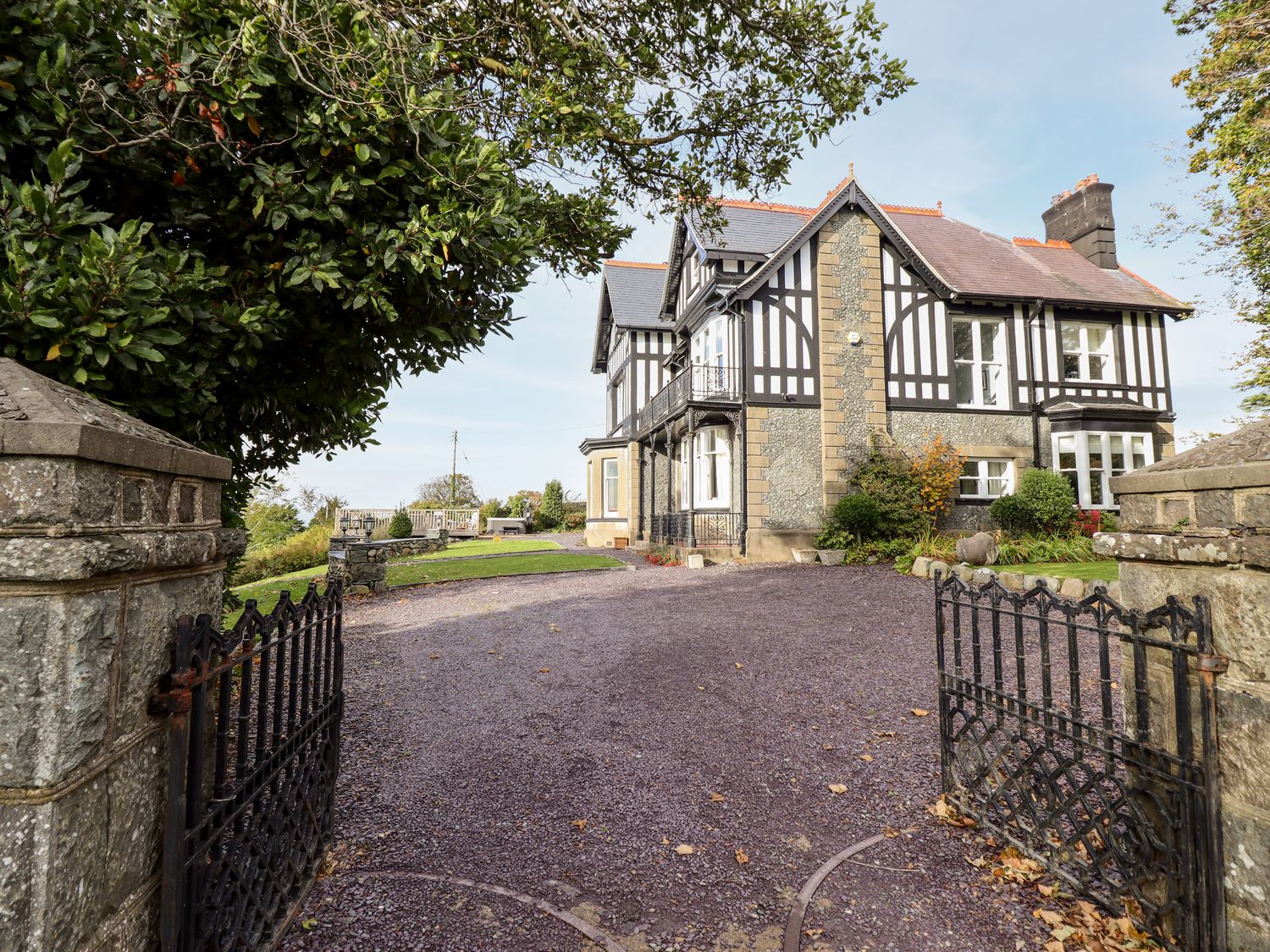 Plas Y Bryn Hall, Llanbedr