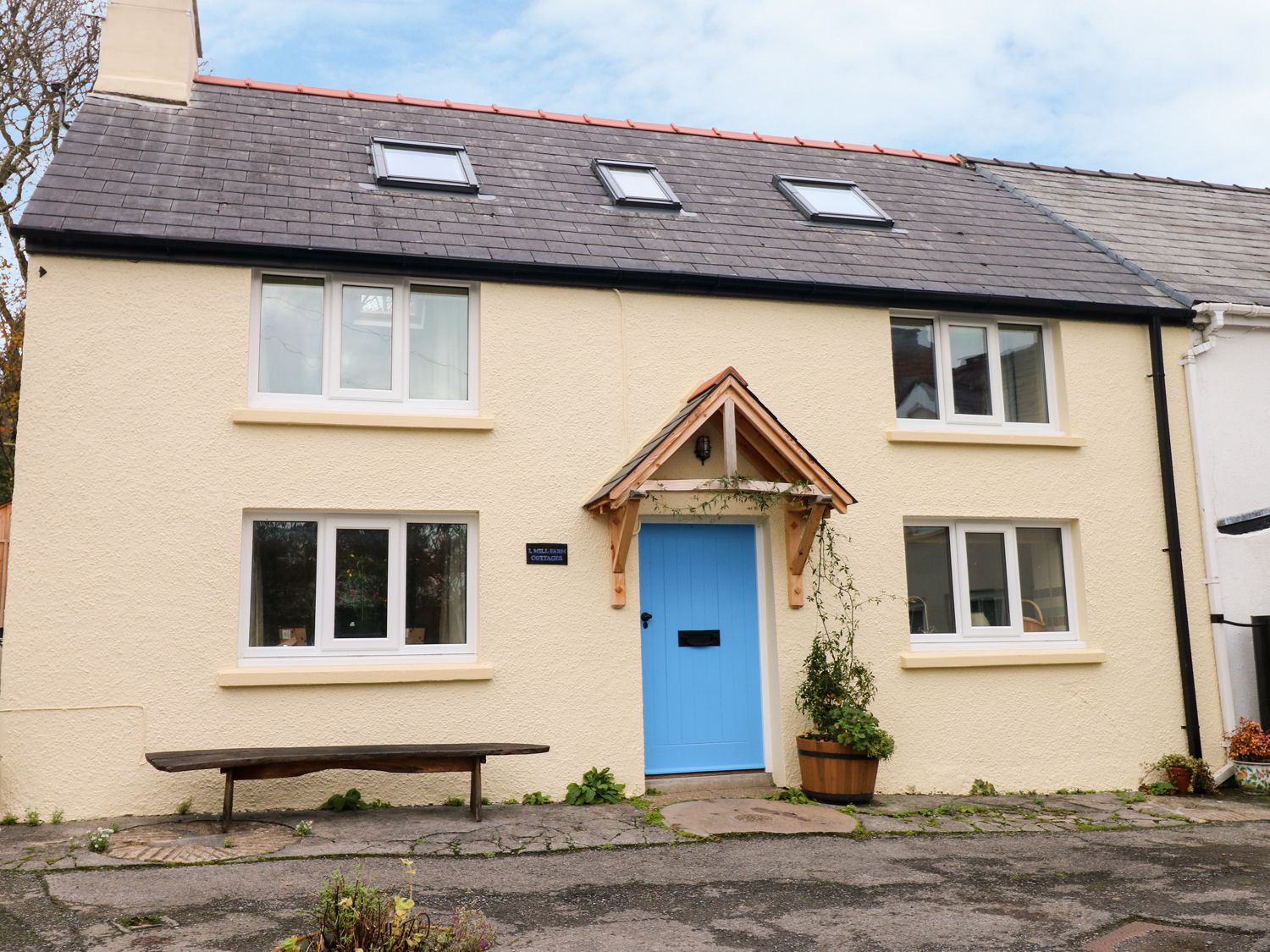 1 Mill Farm Cottages, Pembrokeshire Pembrokeshire Wales Cottages