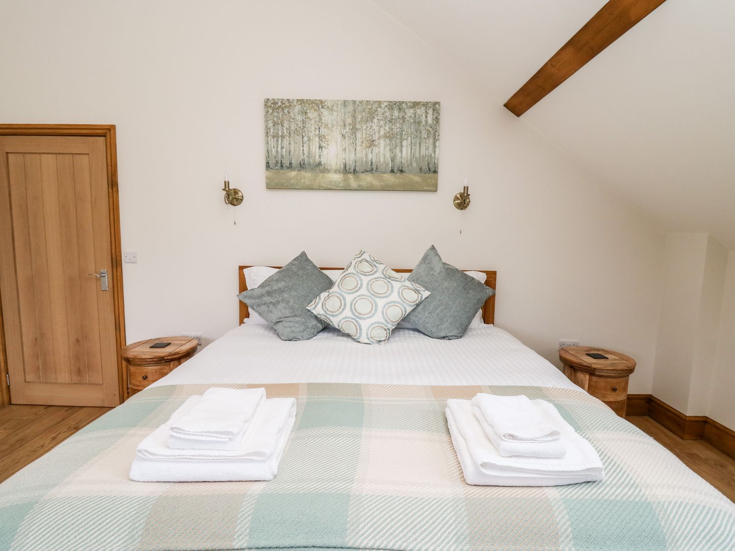 Lapwing Lodge, Wales