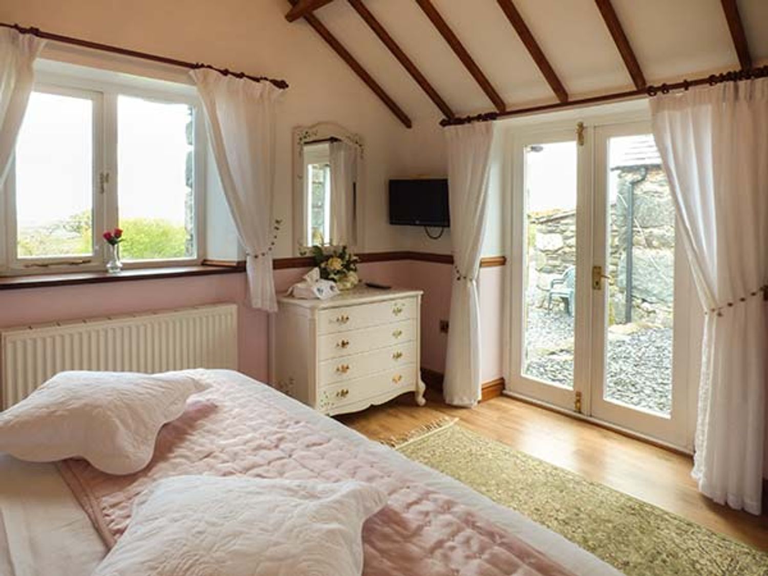 Y Becws, Wales