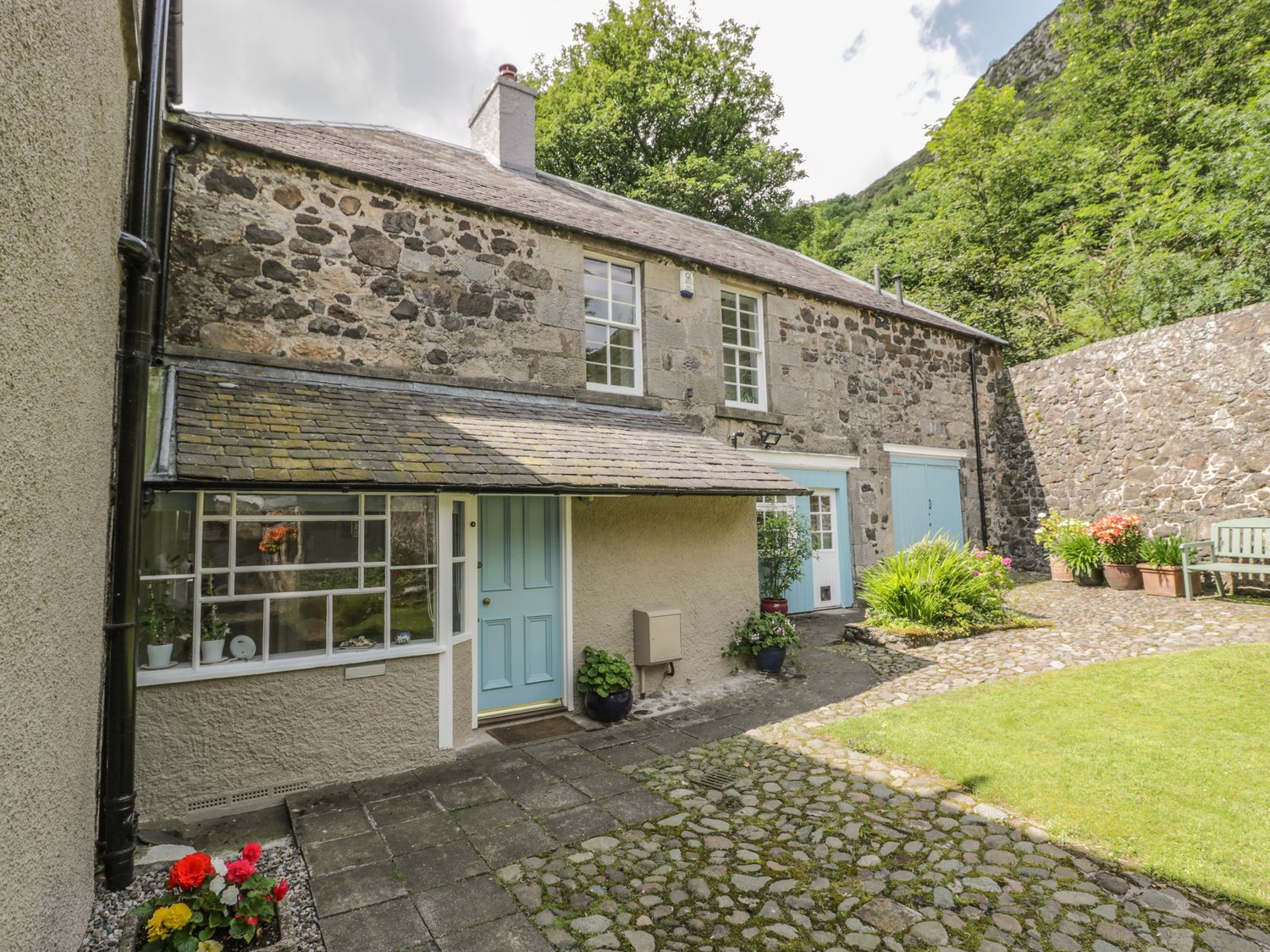 Property photo 2 of 25