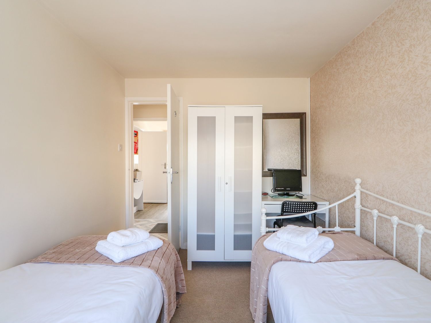 Eastbreeze, Sutton-On-Sea