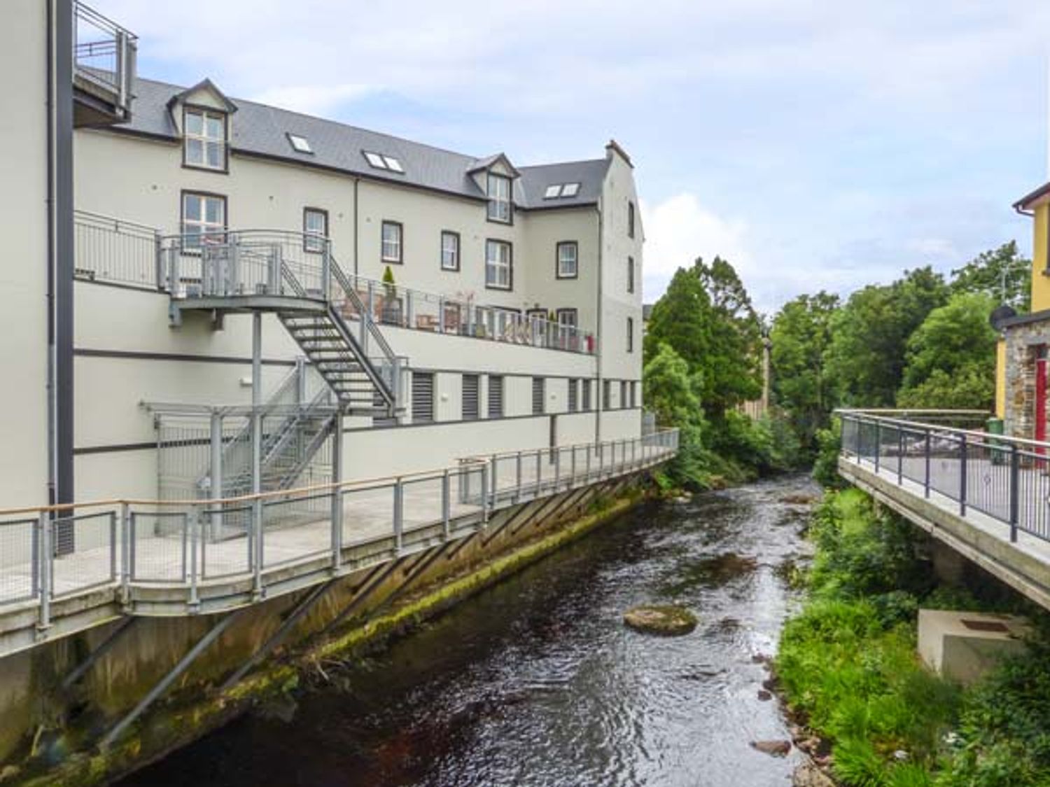 Central Ardara Riverside Apartment, Ireland