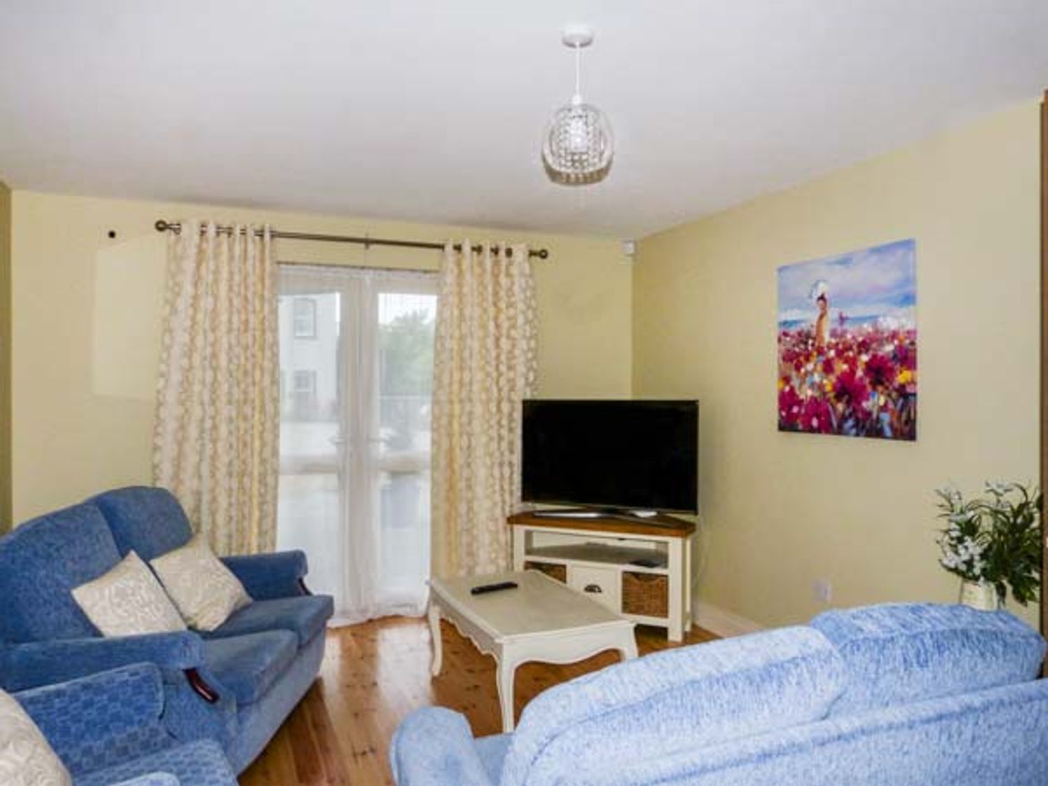 Central Ardara Riverside Apartment, Ireland