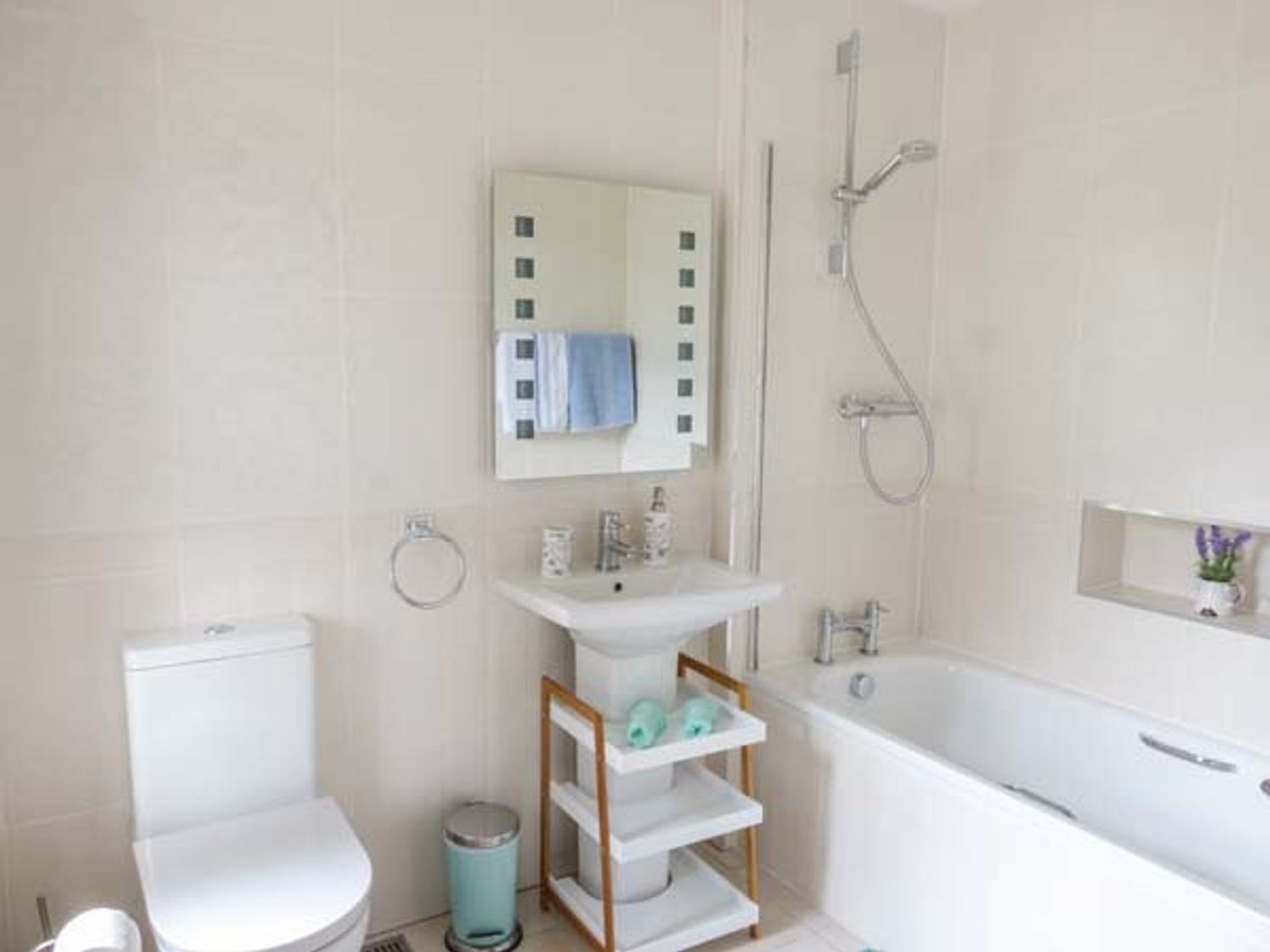 Central Ardara Riverside Apartment, Ireland