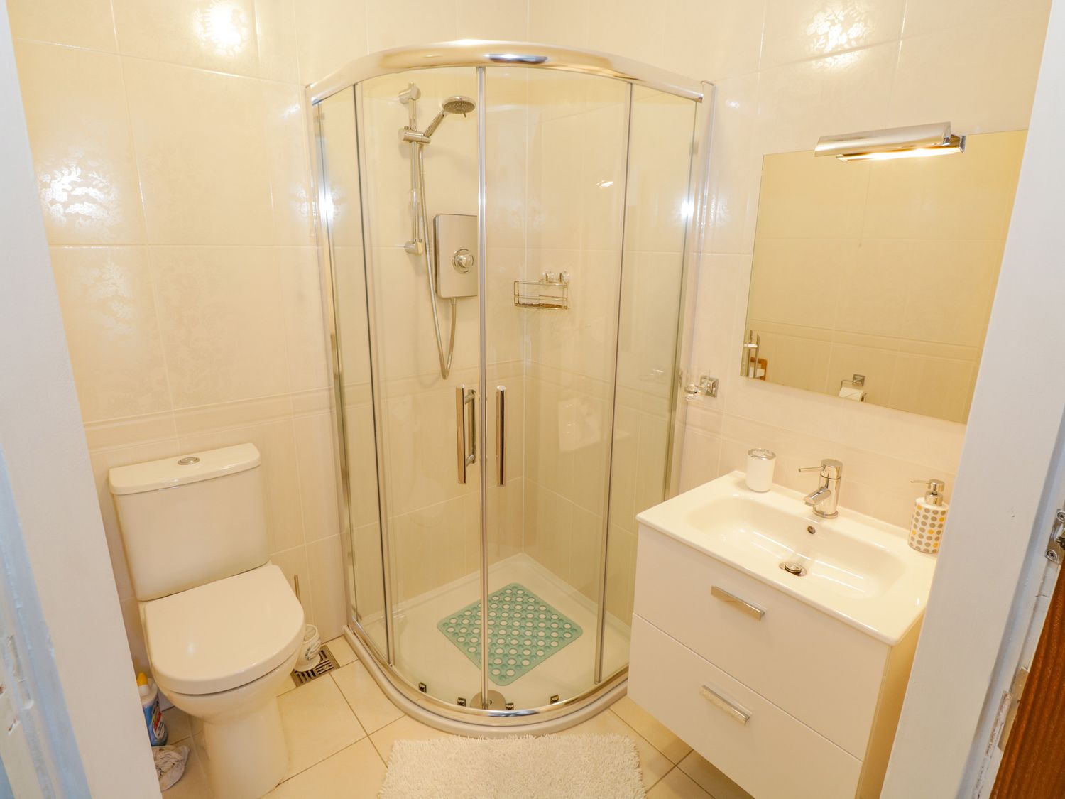 Central Ardara Riverside Apartment, Ireland