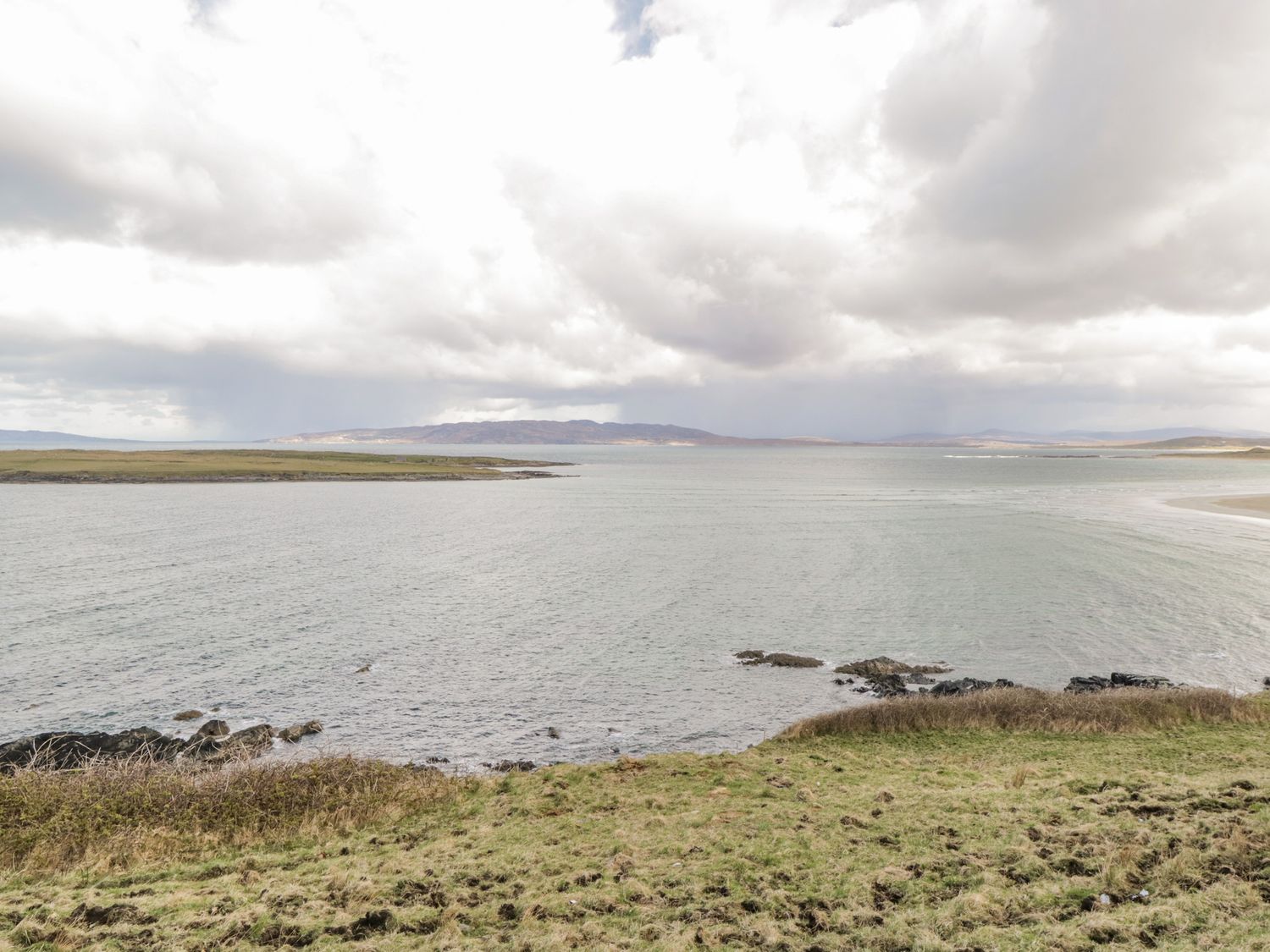 Central Ardara Riverside Apartment, Ireland