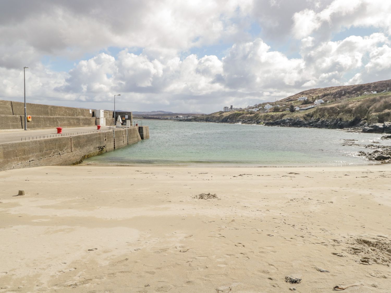 Central Ardara Riverside Apartment, Ireland