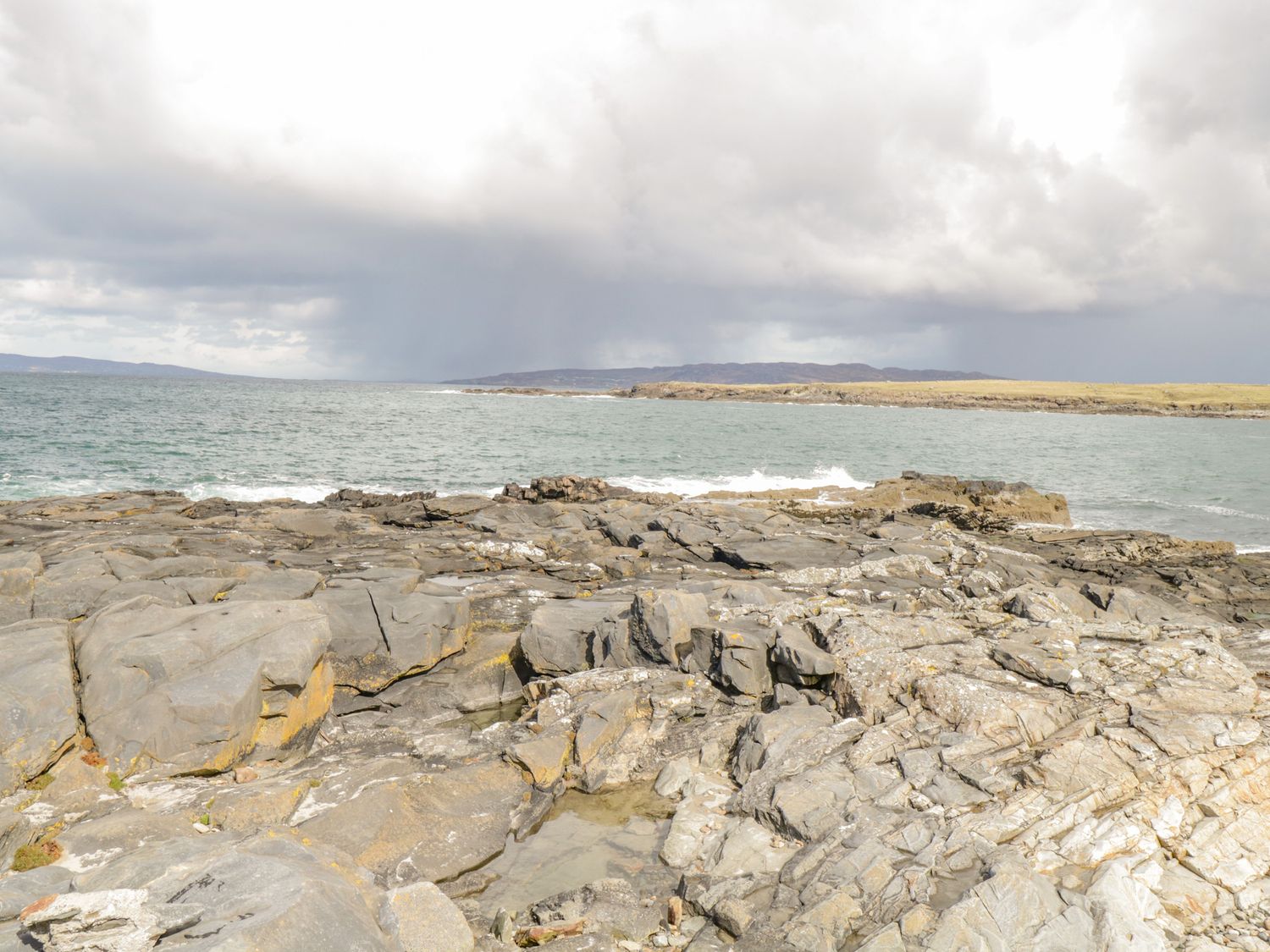 Central Ardara Riverside Apartment, Ireland