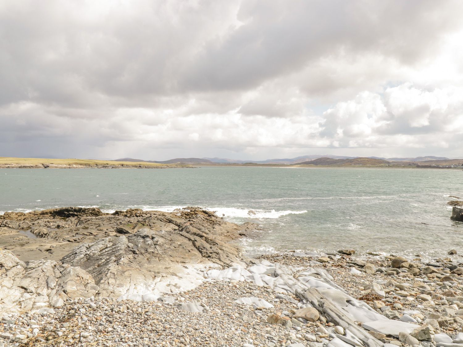 Central Ardara Riverside Apartment, Ireland