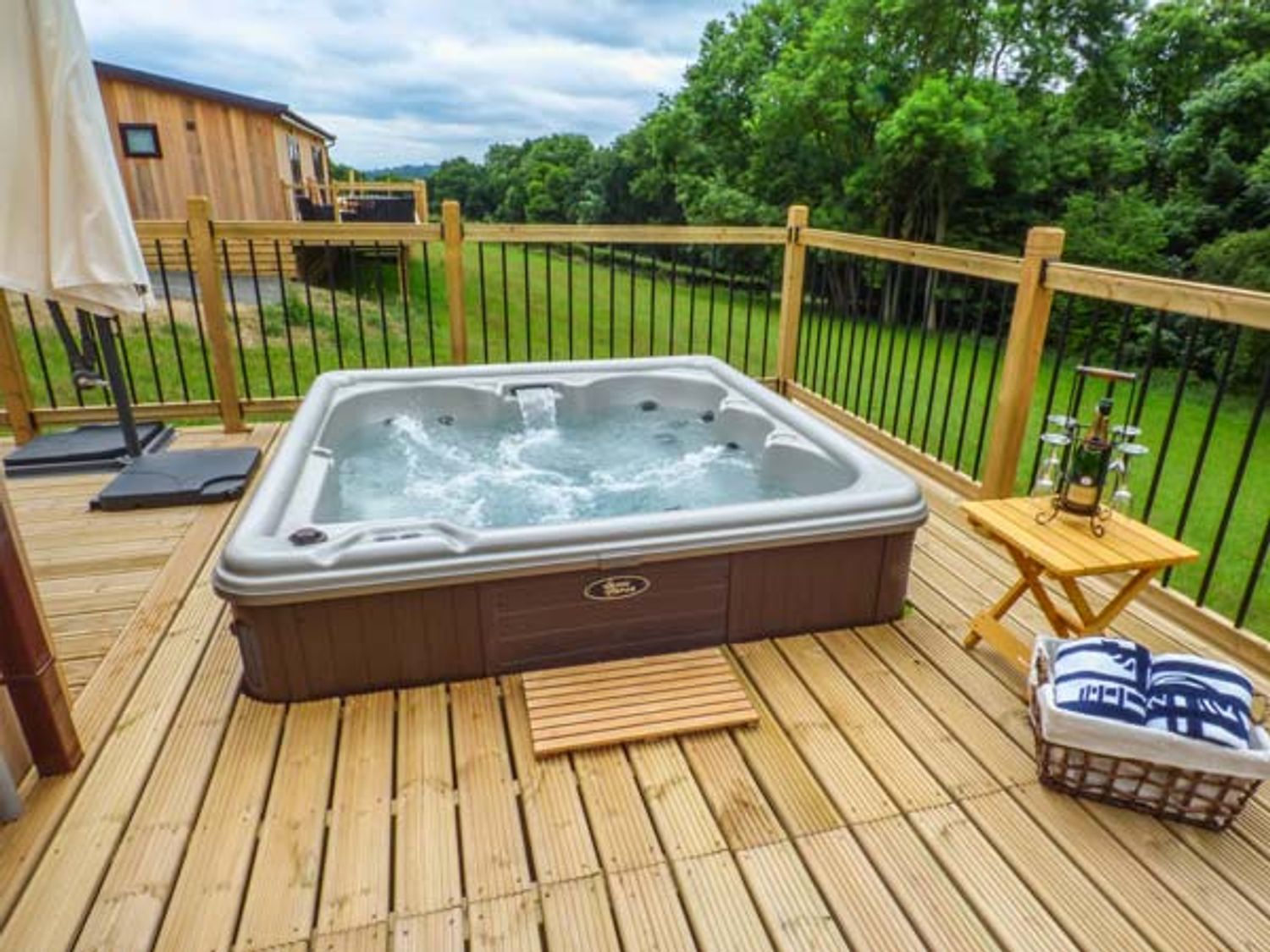 Beech Lodge Shropshire Shropshire England Hot Tub Getaways Hot Tub Cottages Hot Tub