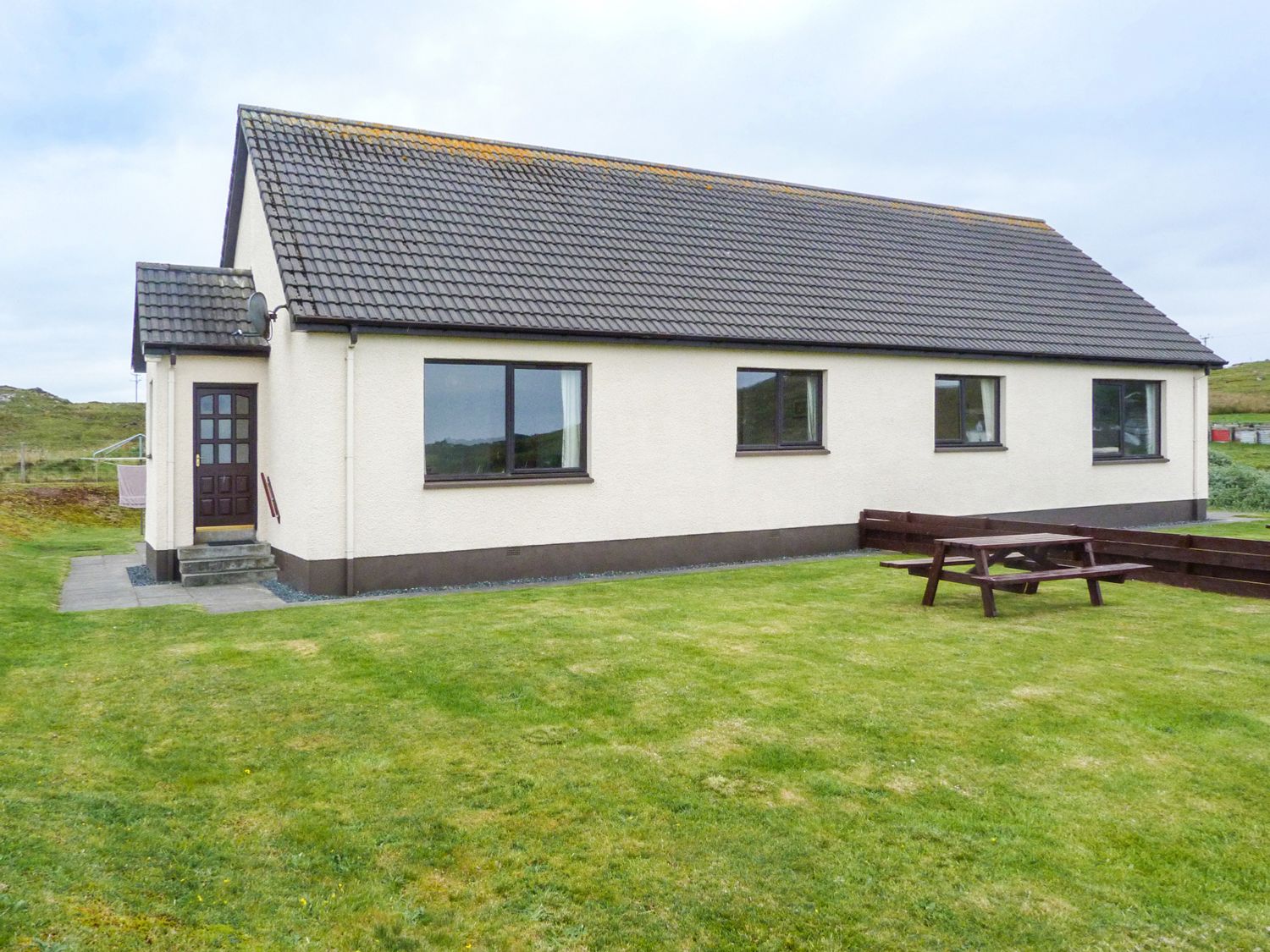 1 BAYVIEW BUNGALOW, Scotland, Scottish Highlands, Ross and Cromarty, Poolewe