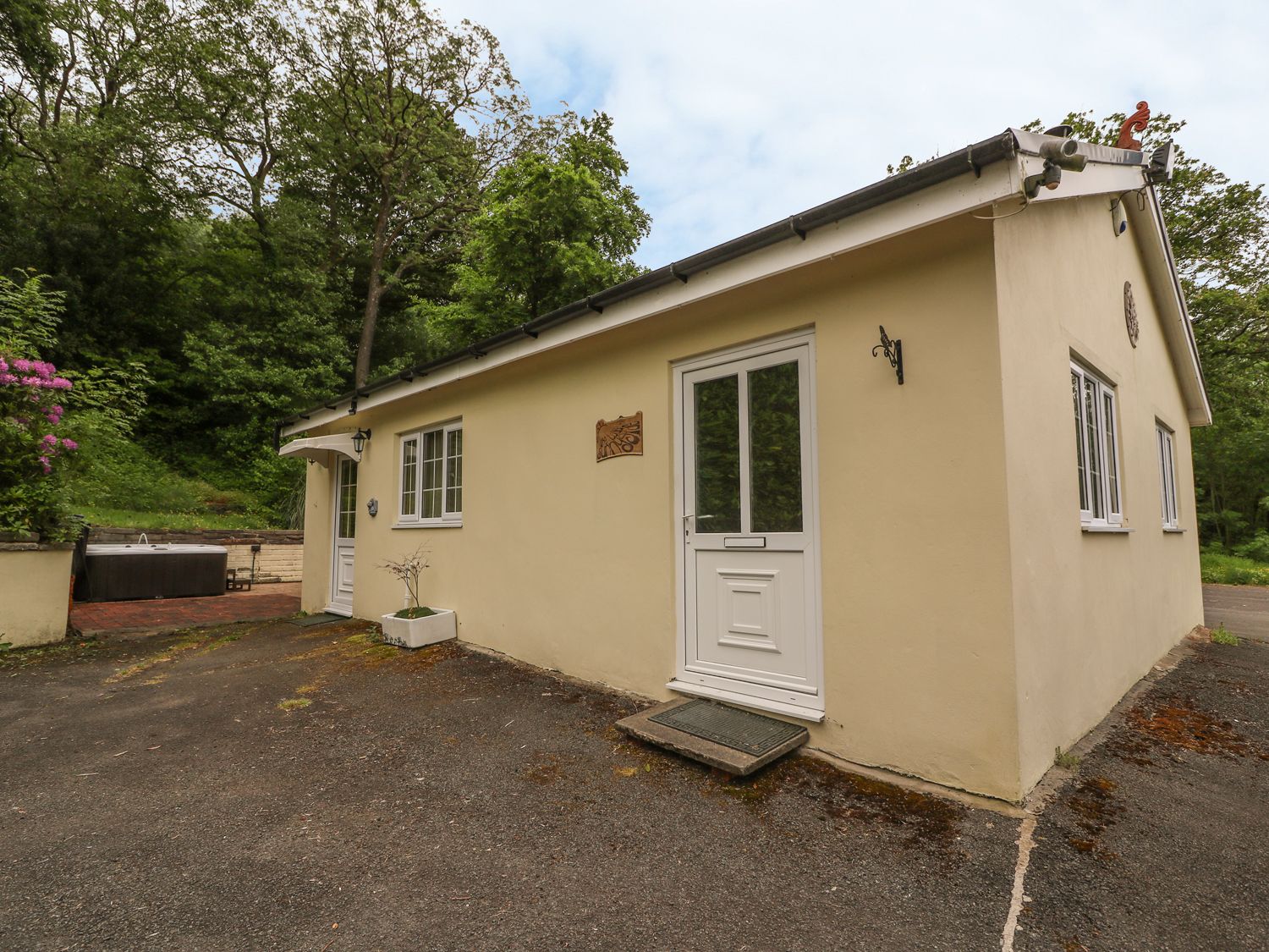 Sunnyside Lodge, Cwmbach Rhondda Cynon Taff Wales Cottages For Couples, Find Holiday