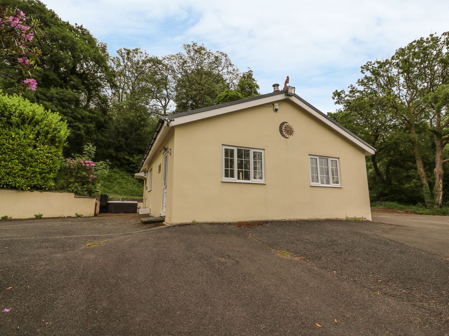 Sunnyside Lodge, Cwmbach Rhondda Cynon Taff Wales Cottages For Couples, Find Holiday