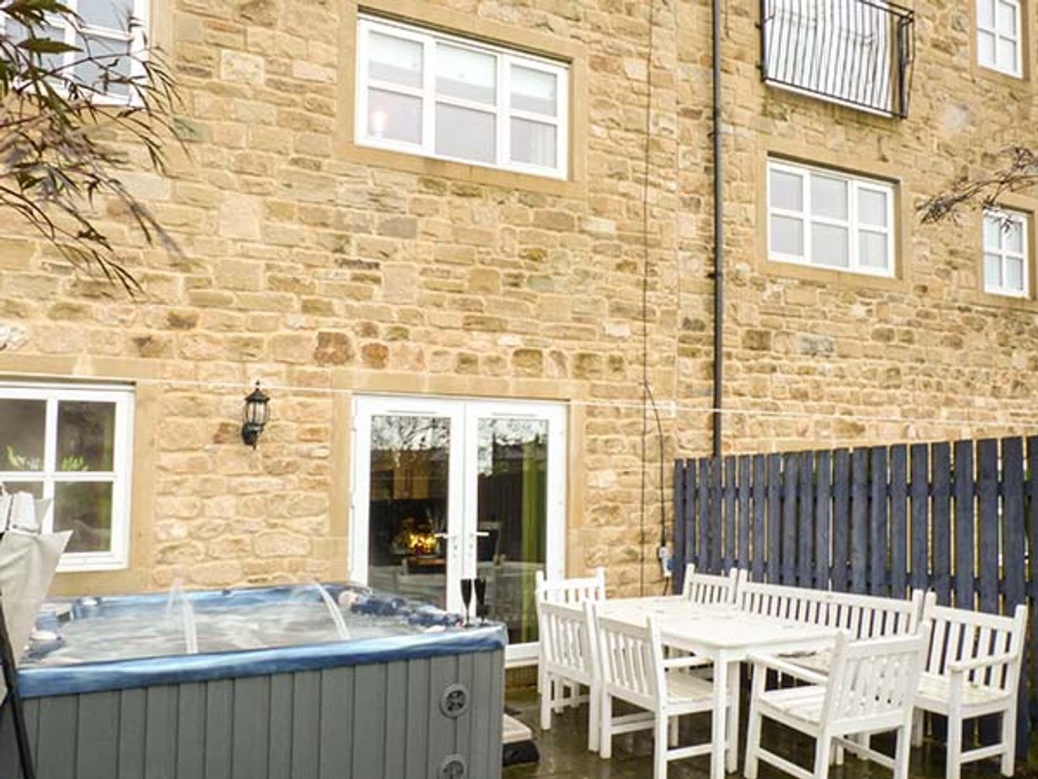 Pinnacle View Cowling ( Ref 945327 ) Holiday Cottage in Cowling near Skipton sleeps 10 People - Holiday Accommodation near Yorkshire Dales