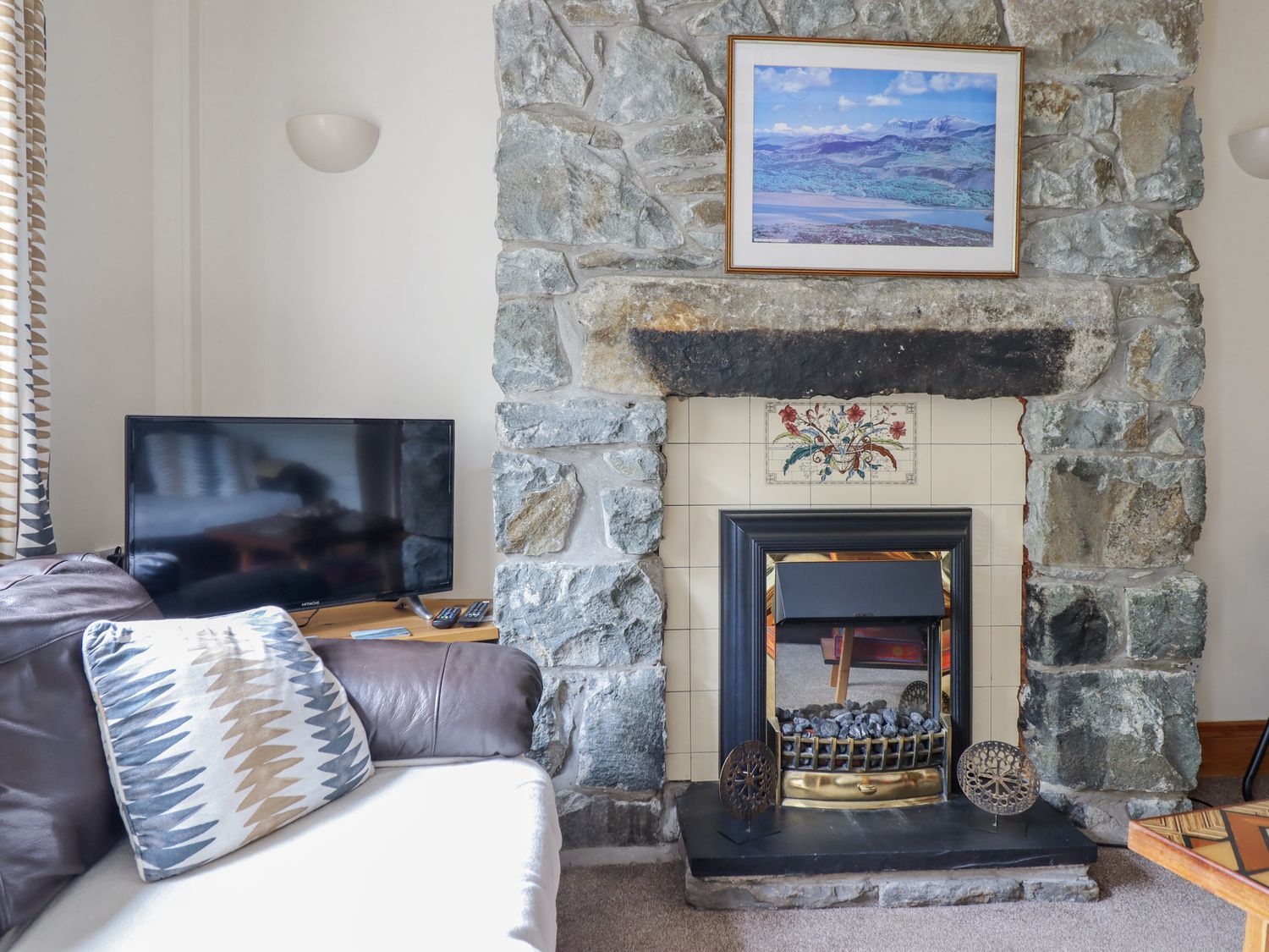 Cae Tanws Bach, Wales