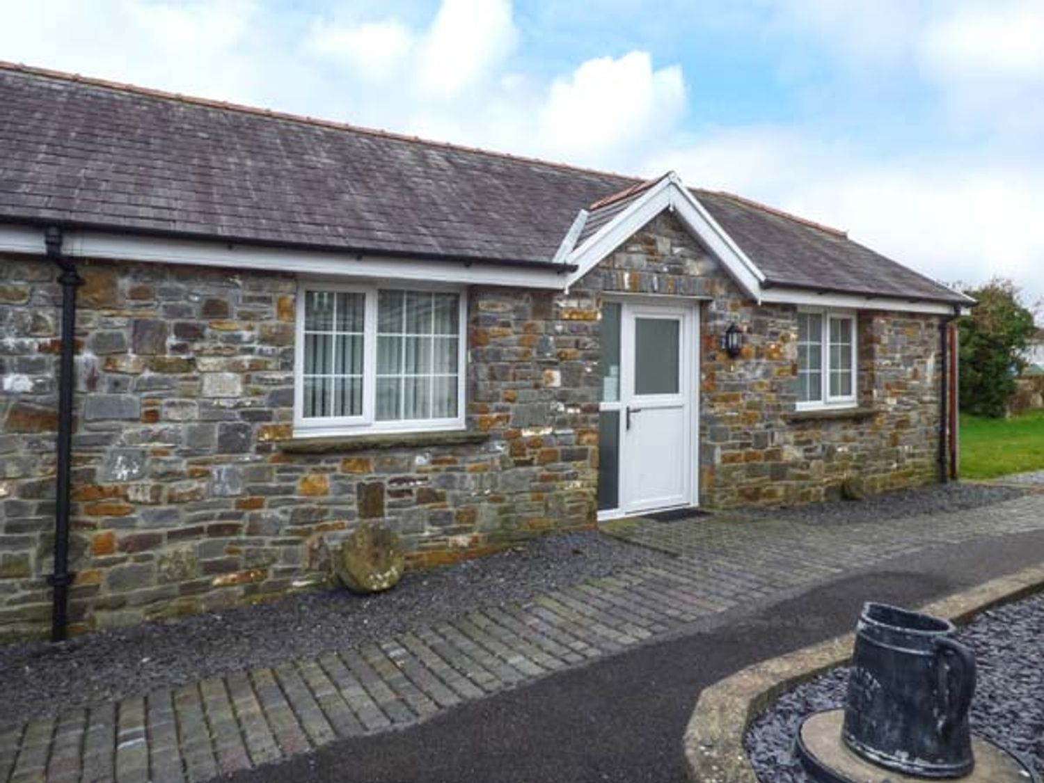 Ystabl, Wales