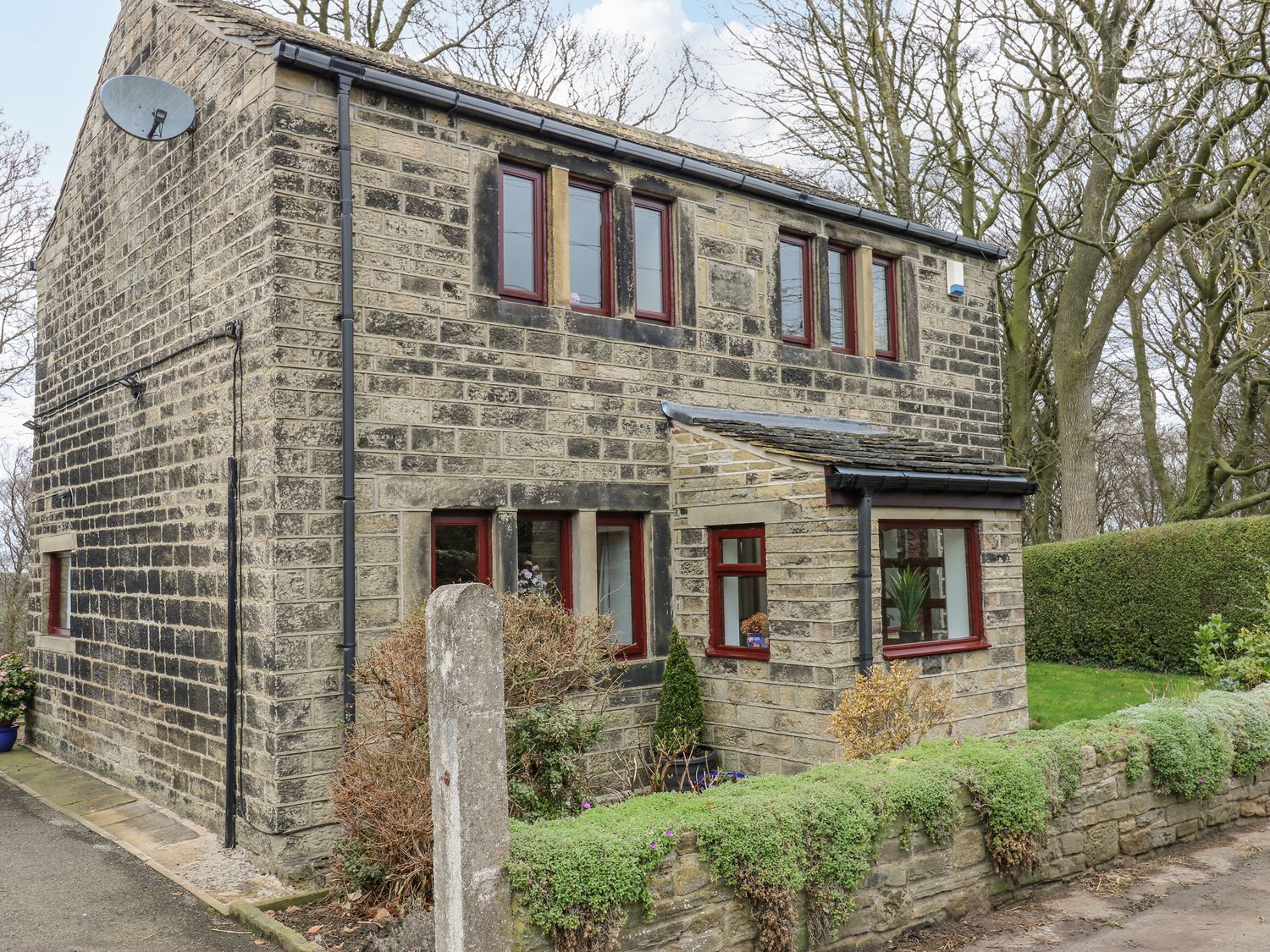 BUTTS COTTAGE, England, Yorkshire, West Yorkshire, Farnley Tyas