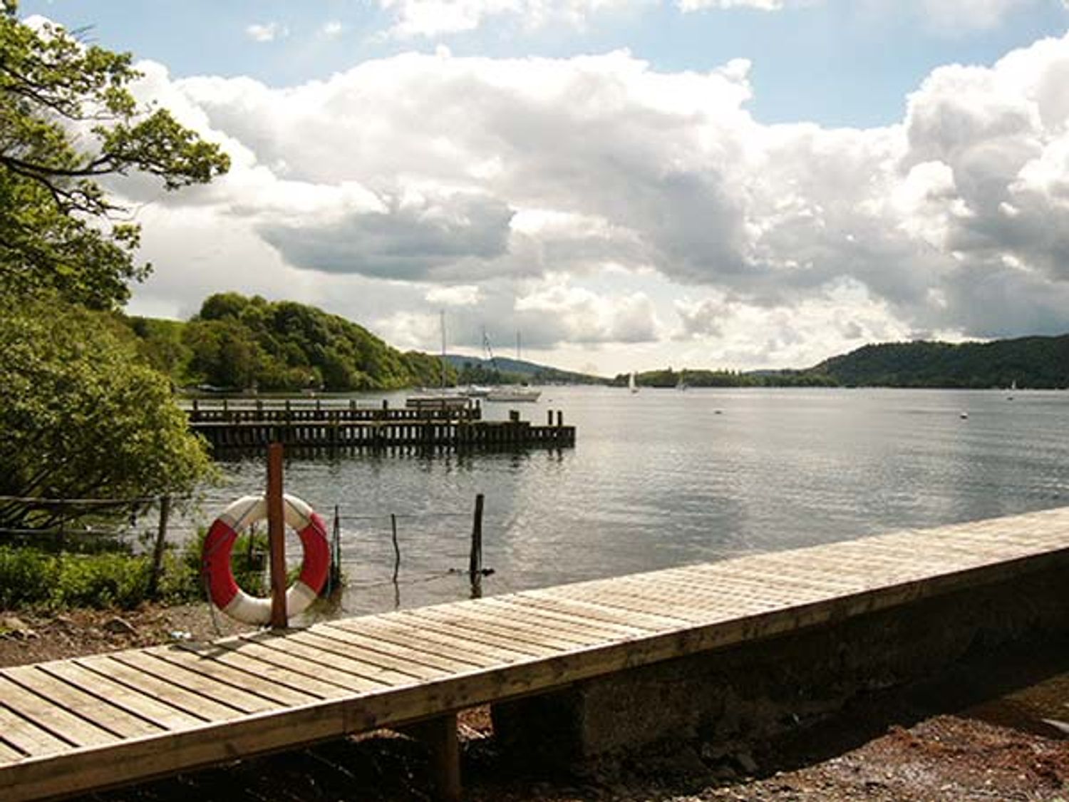 T'whit T'woo, Windermere