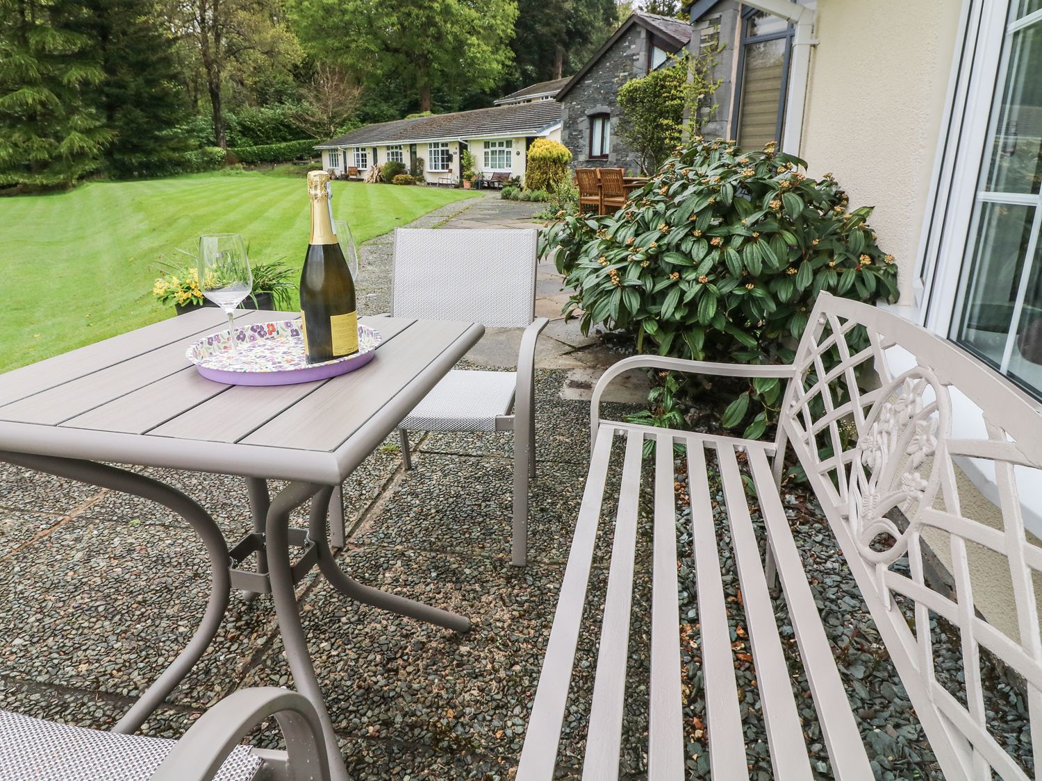T'whit T'woo, Windermere