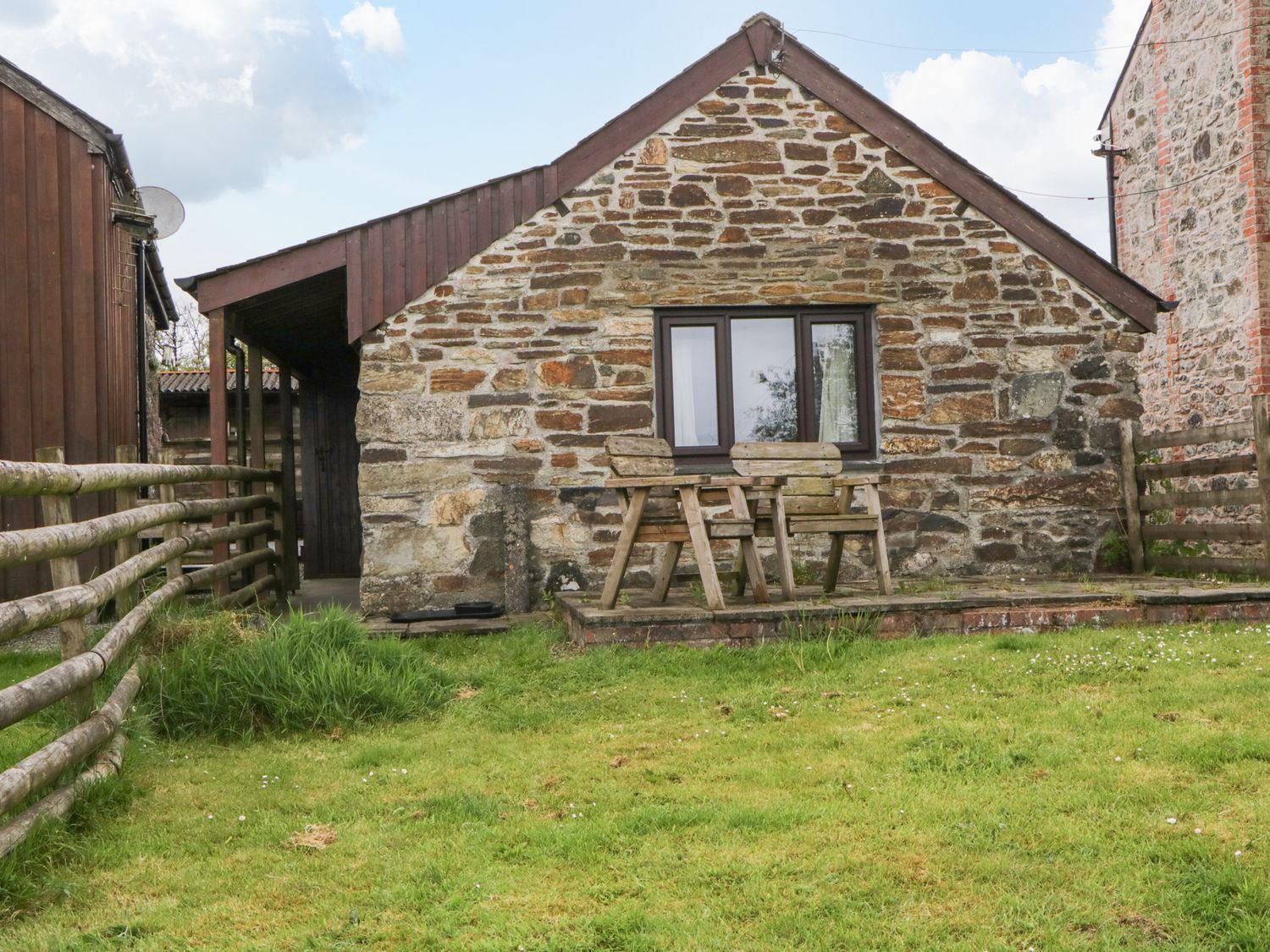 Nestling, Broadmoor Farm