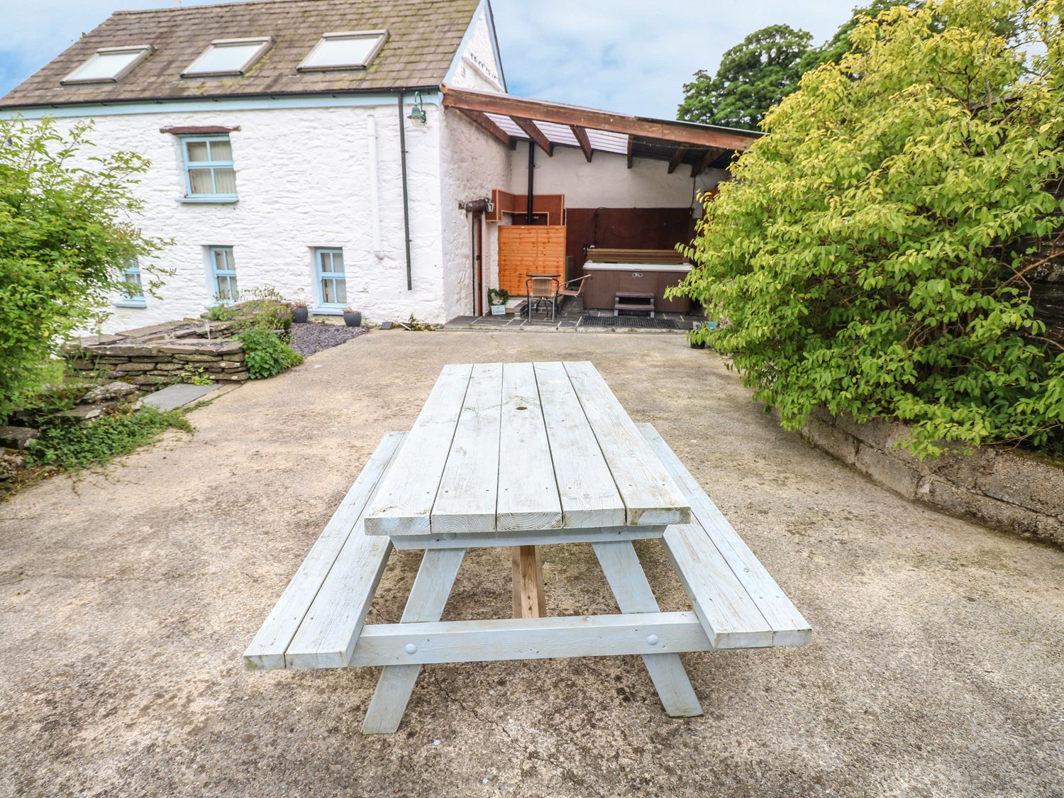Y Cartws, Southern Wales