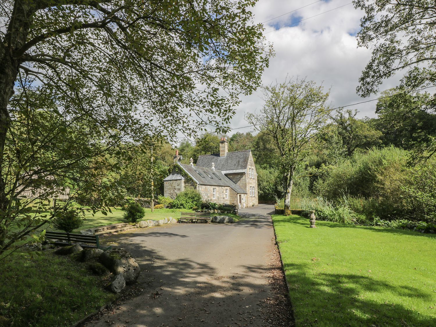 Burnside Cottage, Scotland