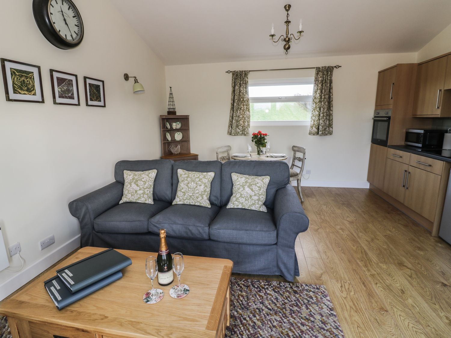 Greenways Log Cabin | Newent | Upleadon | Self Catering Holiday Cottage