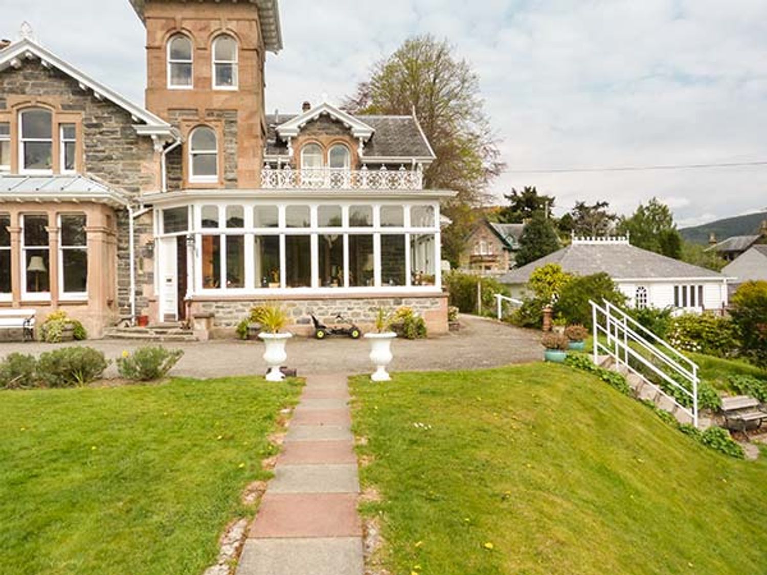 HOLLY COTTAGE, Scottish Highlands, Scottish Highlands, Strathpeffer