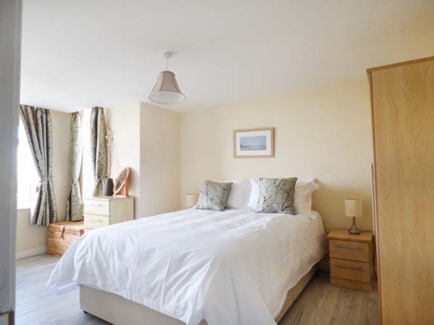 FLAT 6, Wales, North Wales, Island of Anglesey, Trearddur Bay