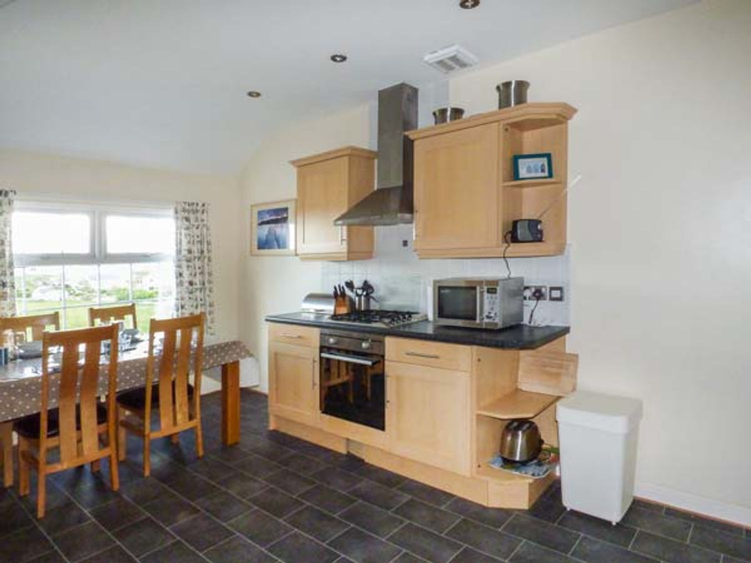 FLAT 11, Wales, North Wales, Island of Anglesey, Trearddur Bay