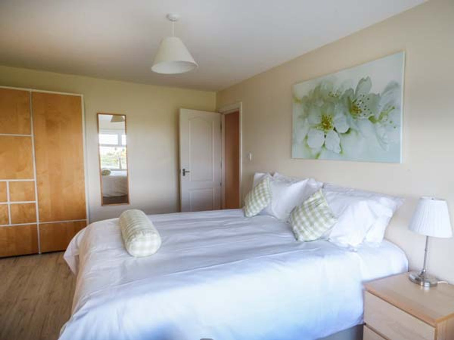 FLAT 11, Wales, North Wales, Island of Anglesey, Trearddur Bay