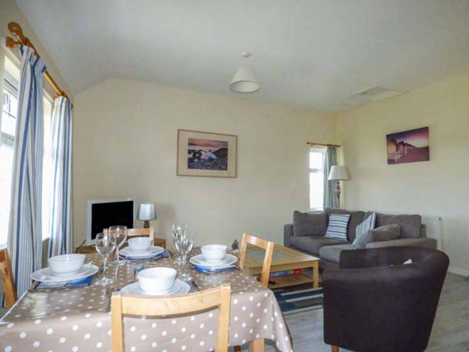 FLAT 12, Wales, North Wales, Island of Anglesey, Trearddur Bay