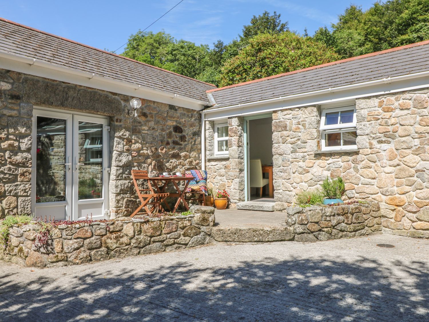 Pond Cottage Truro Stithians Cornwall Self Catering Holiday Cottage