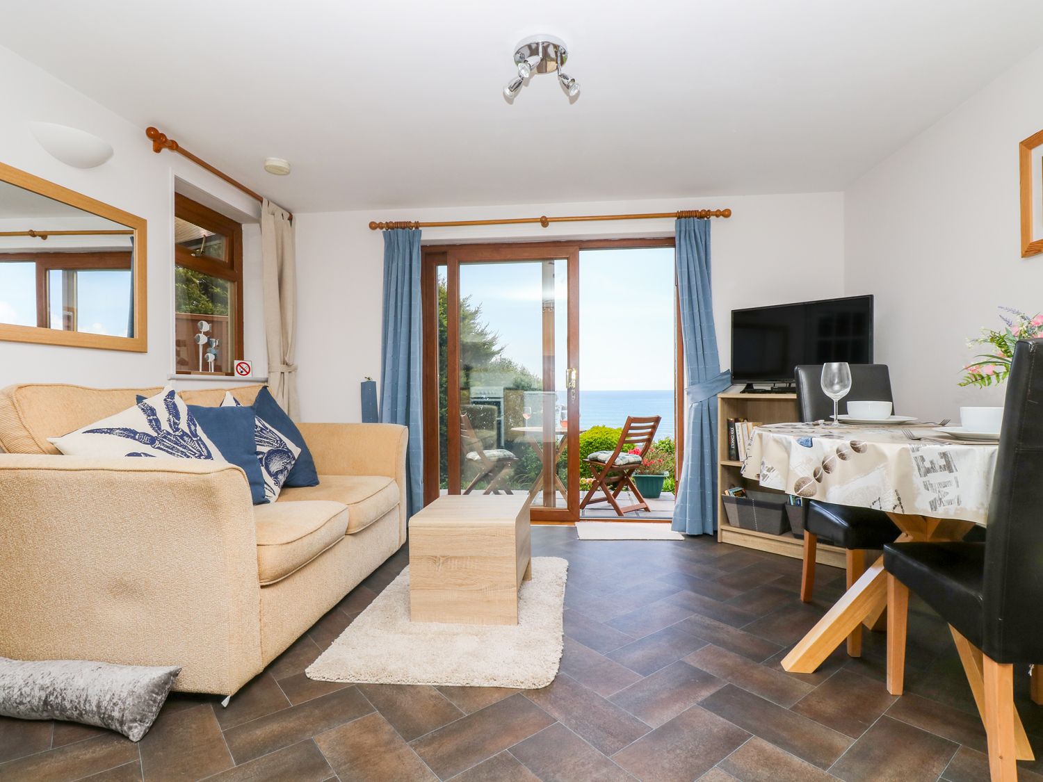 Castle View Apartment, Cornwall