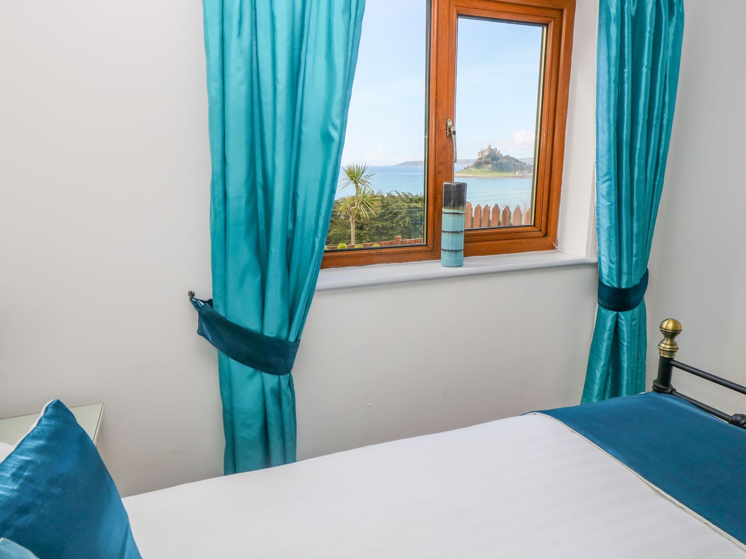 Castle View Apartment, Cornwall