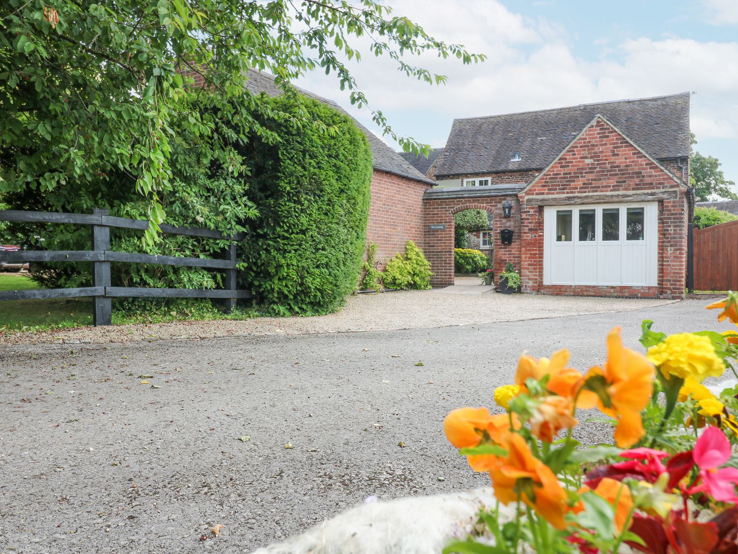 The Creamery in Wychnor, Alrewas, Staffordshire. Countryside. Barbecue. Smart TV. Woodburning stove.