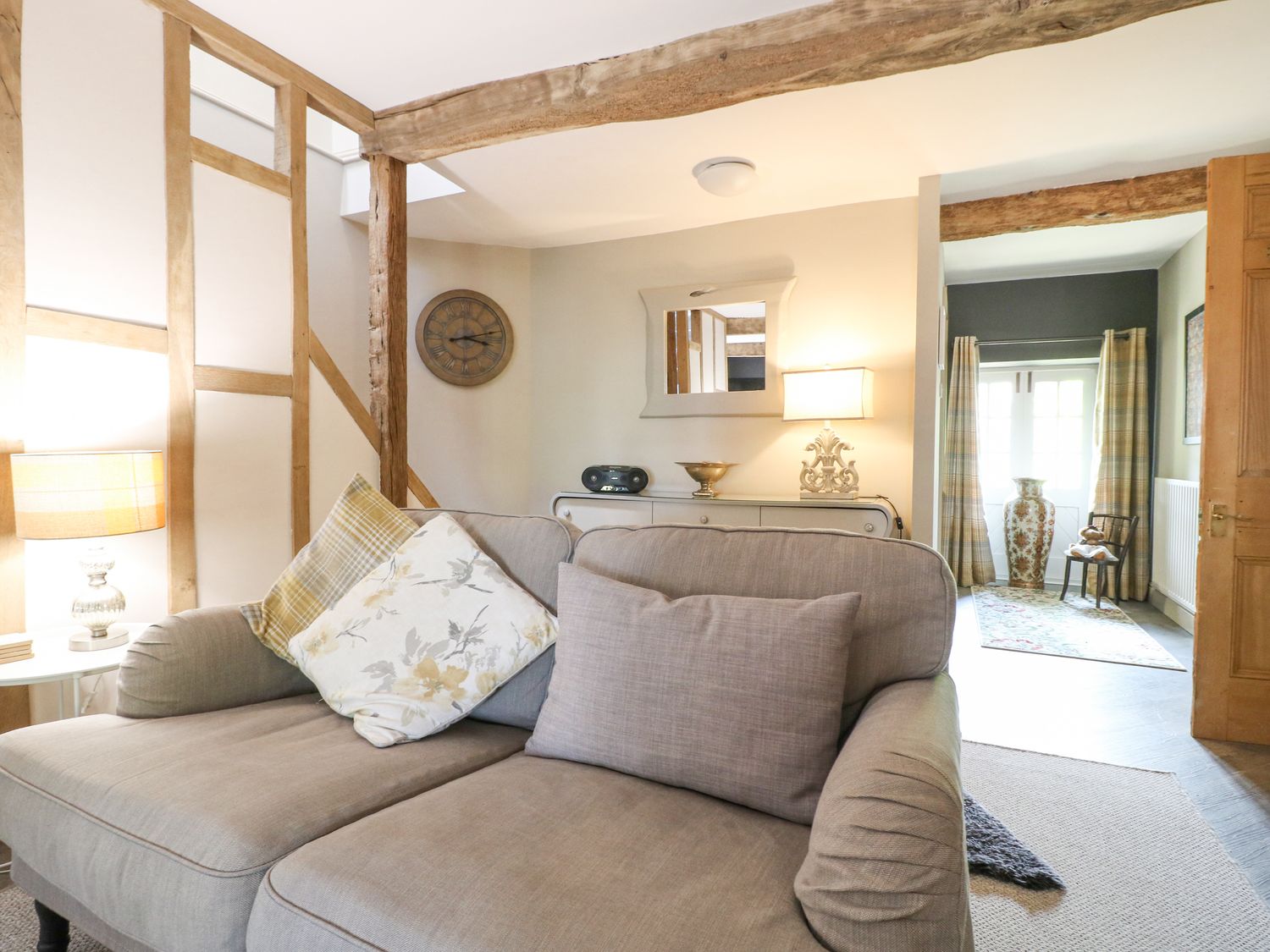 The Creamery in Wychnor, Alrewas, Staffordshire. Countryside. Barbecue. Smart TV. Woodburning stove.