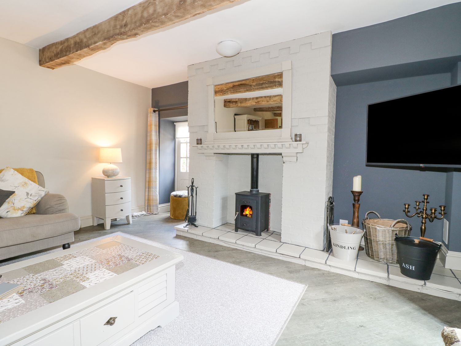 The Creamery in Wychnor, Alrewas, Staffordshire. Countryside. Barbecue. Smart TV. Woodburning stove.