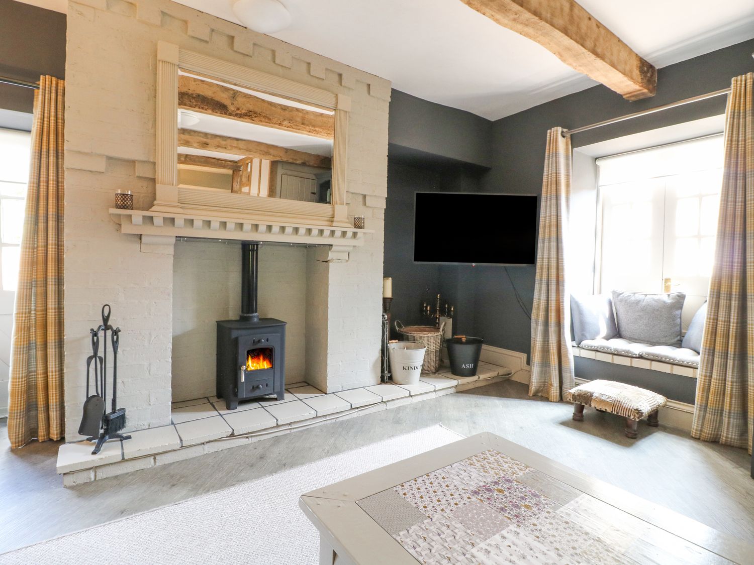 The Creamery in Wychnor, Alrewas, Staffordshire. Countryside. Barbecue. Smart TV. Woodburning stove.