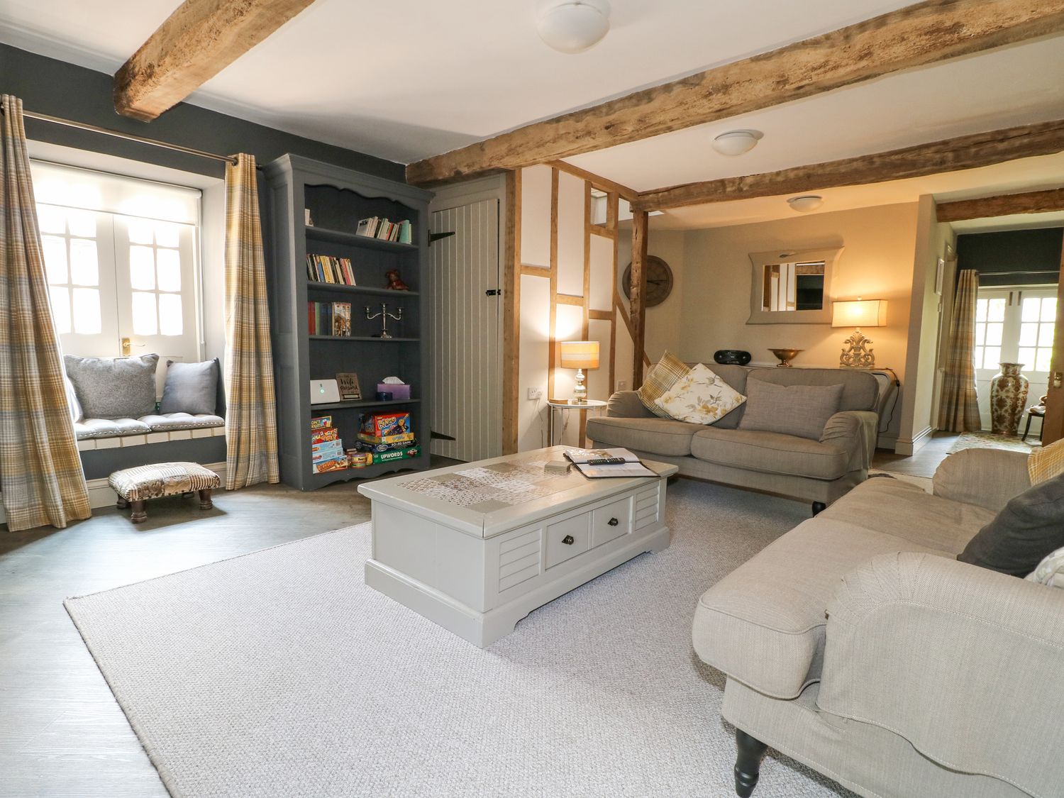 The Creamery in Wychnor, Alrewas, Staffordshire. Countryside. Barbecue. Smart TV. Woodburning stove.