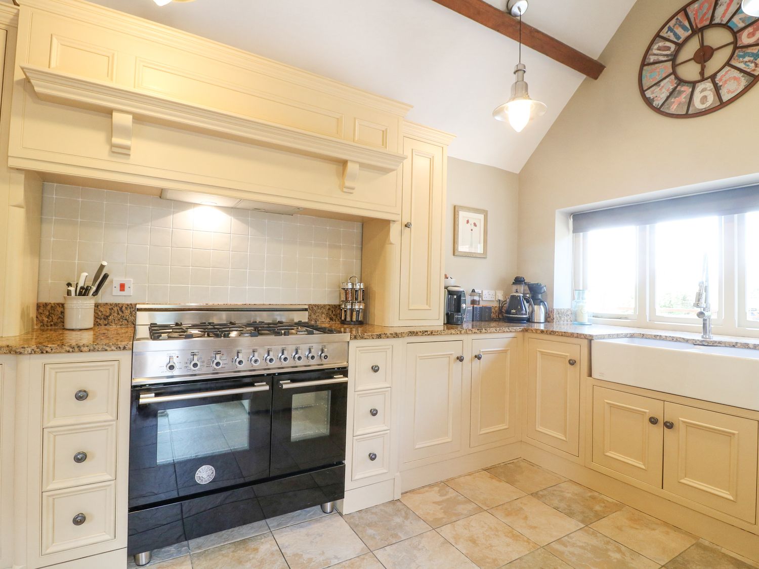 The Creamery in Wychnor, Alrewas, Staffordshire. Countryside. Barbecue. Smart TV. Woodburning stove.